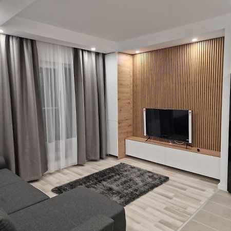 Golden Cosmopolis Apartment Cretuleasca Exterior photo